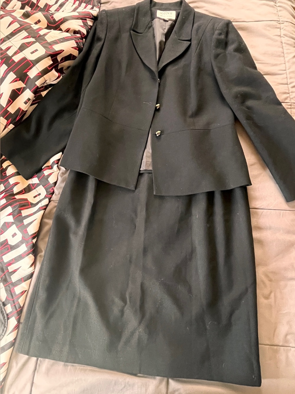Women’s wool 2 piece Suit Black 
10P